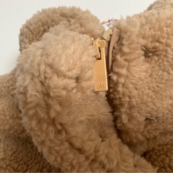 Alo Yoga Sherpa Snow Angel Puffer Camel M - Picture 8 of 15